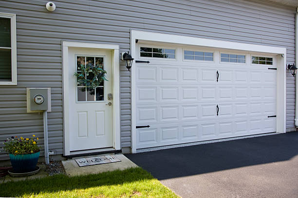 24/7 Emergency Garage Door Panel Replacement experts in Clearlake Oaks, CA